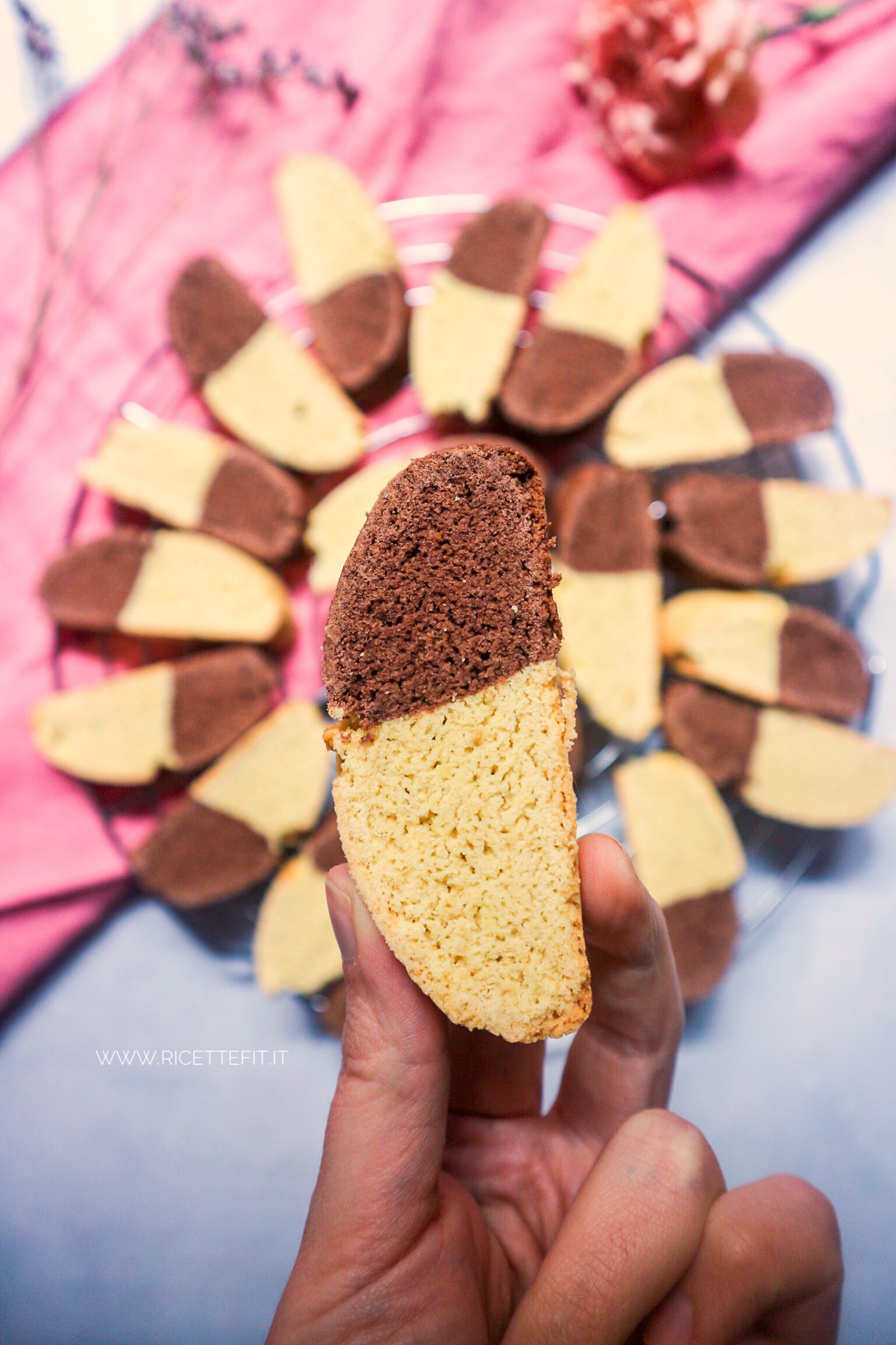 Biscotti rustici per la colazione cacao e vaniglia senza lattosio burro di LA VIE EST FIT